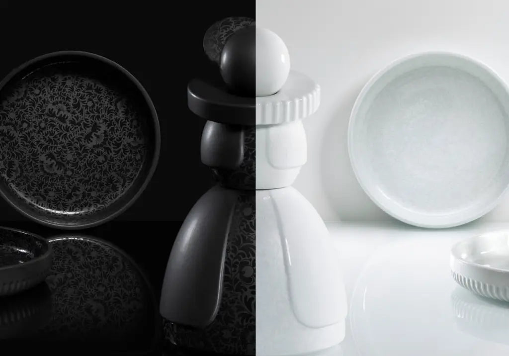 Zwart-wit keramisch servies en beeldje.