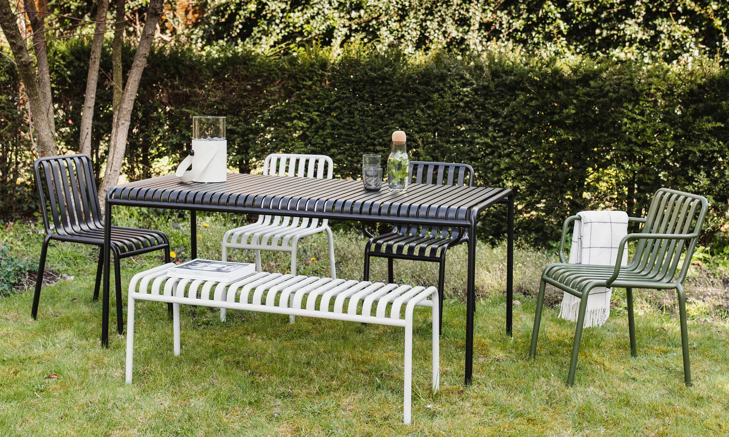 Groene tuinmeubelset.
