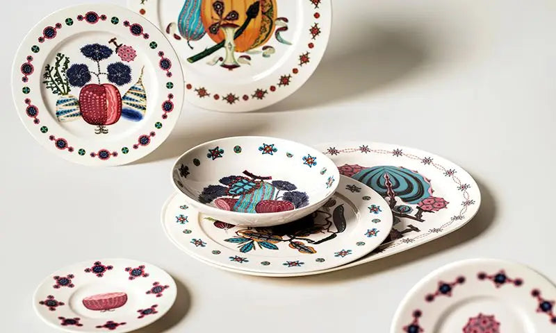 Keramisch servies met patroon.