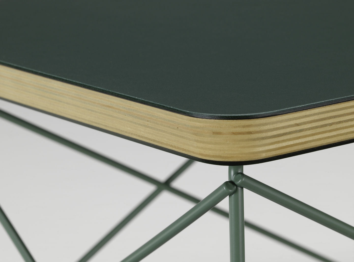 Eames Occasional Table LTR linoleum Jade - onderstel Sea Foam Green