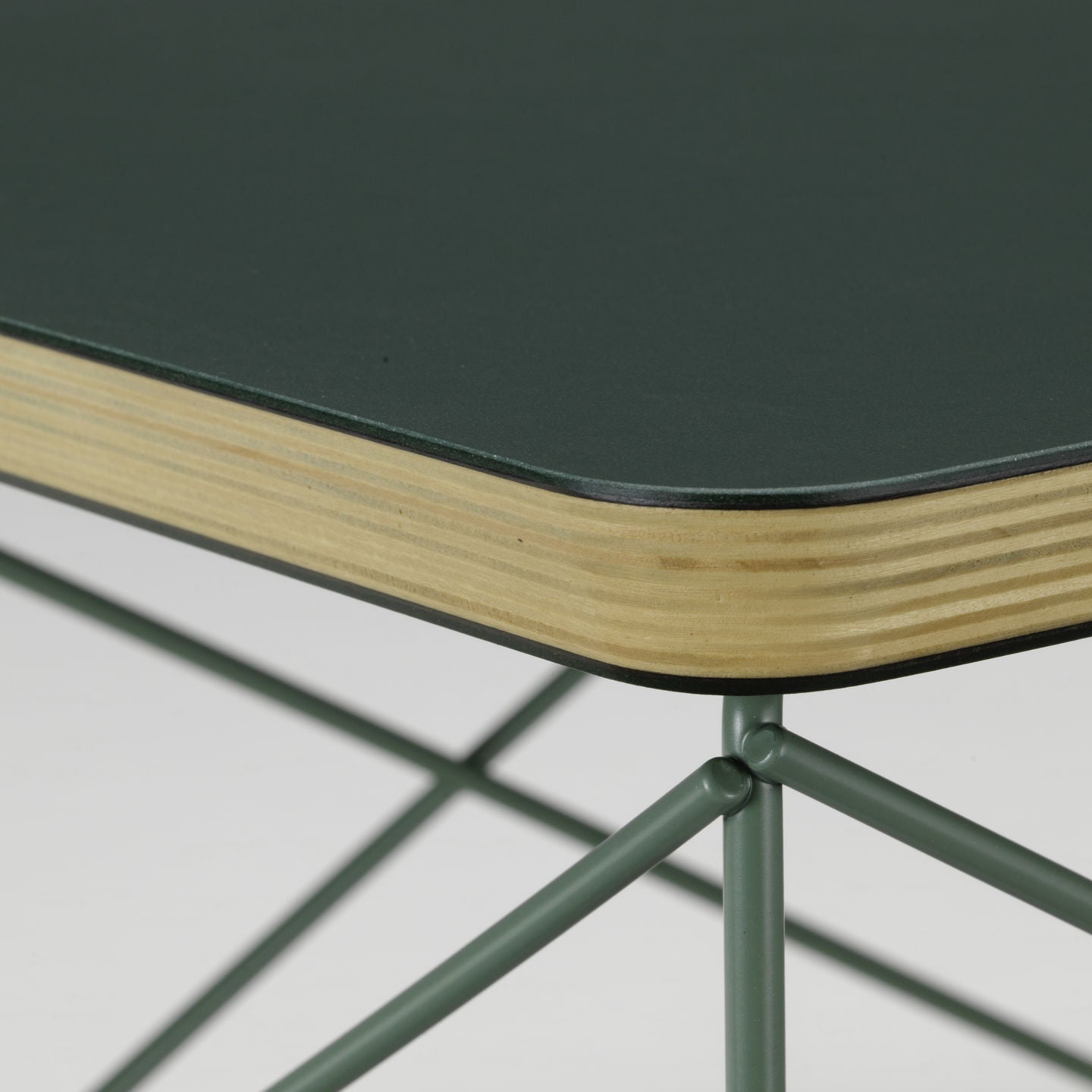 Eames Occasional Table LTR linoleum Jade - onderstel Sea Foam Green