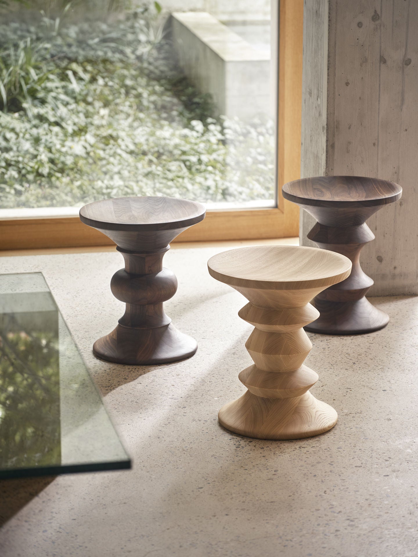 Eames kruk Stool A - kastanje