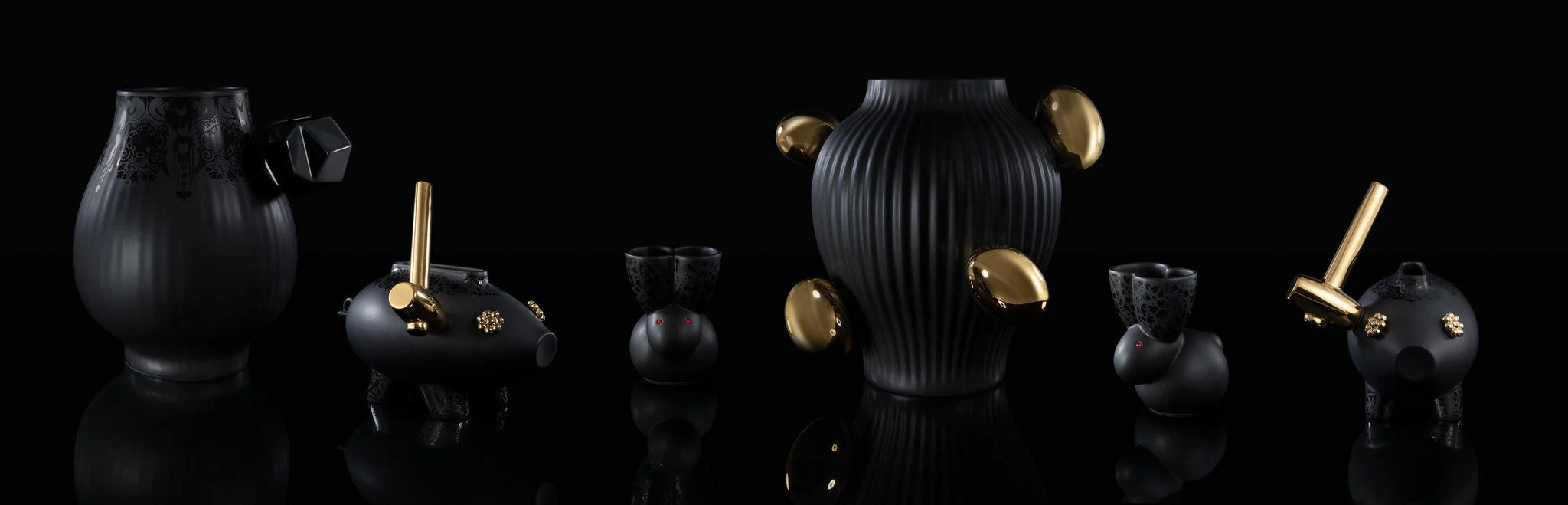 Moooi vaas black series ’The killing of the piggy bank’ - ’The killing of the piggy bank’