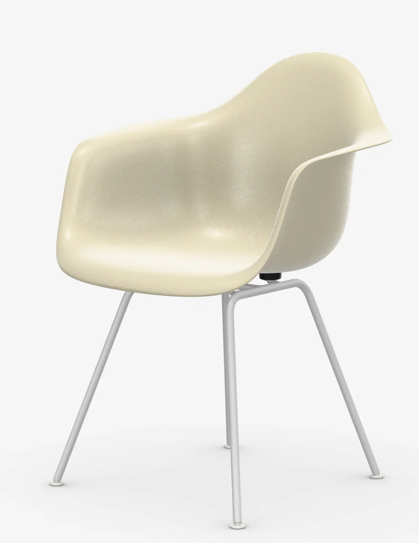 vitra Eames Fiberglass Armchair DAX - wit onderstel - parchment