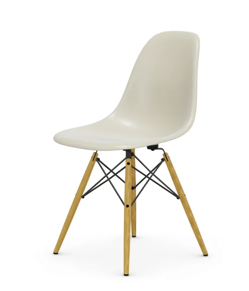 vitra Eames Fiberglass Side chair DSW - esdoorn licht onderstel - parchment