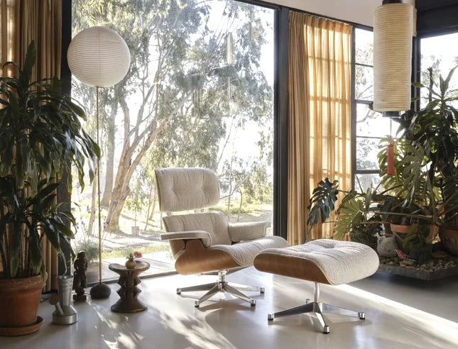 vitra Eames Lounge Chair & Ottoman - wit notenhout / Nubia