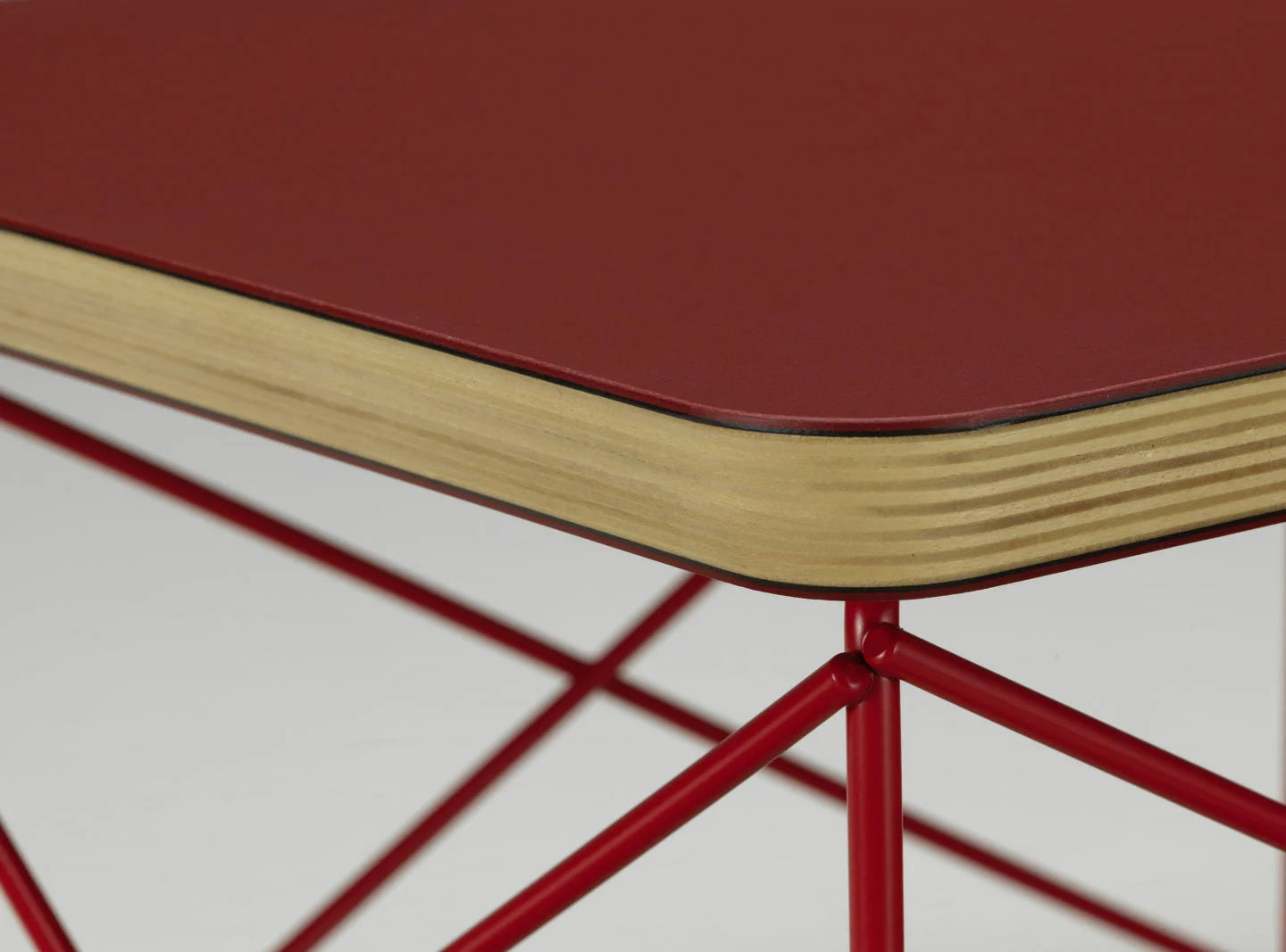 vitra Eames Occasional Table LTR linoleum Dark Brick - onderstel eames classic red - linoleum Dark Brick - onderstel