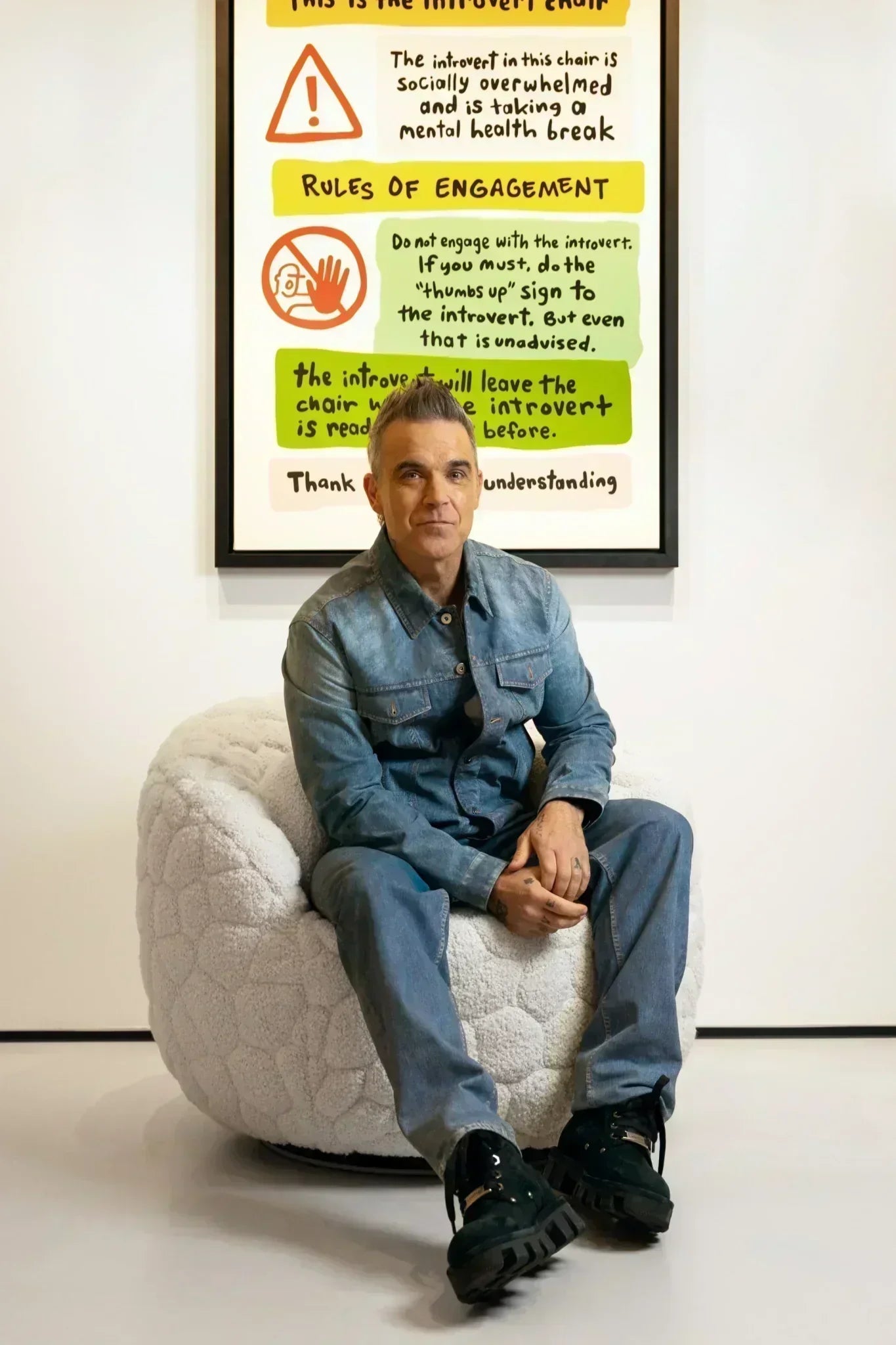 Introvert Chair – een stille omhelzing van Moooi & Robbie Williams