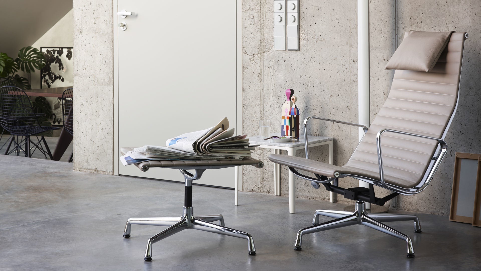 vitra Aluminium Chair EA 124 - leder