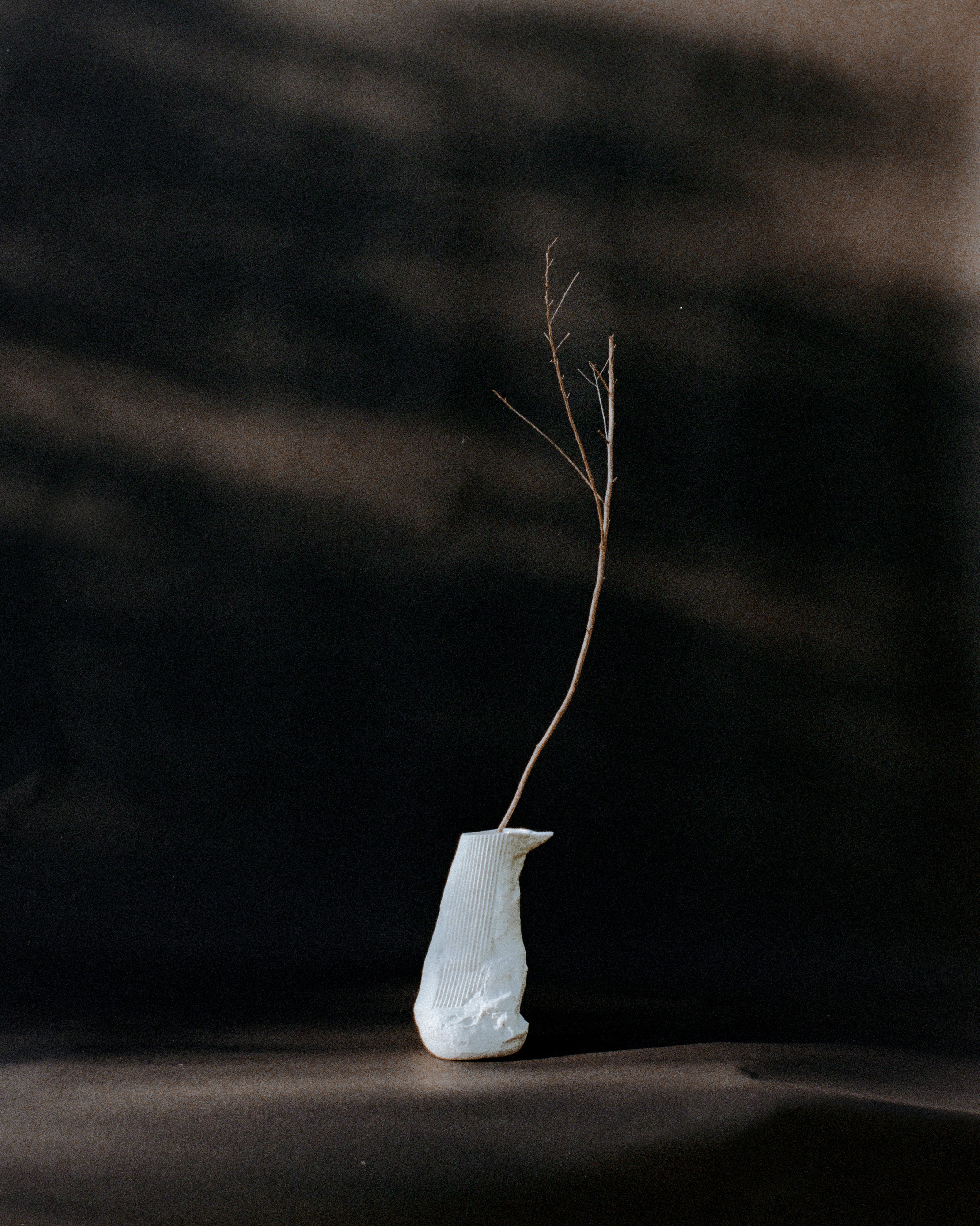 Vaas II Gebroken Wit by white dirt artifacts