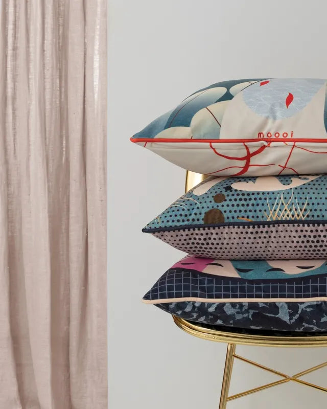 Calligraphy Bird sierkussen 50 x 50 cm.