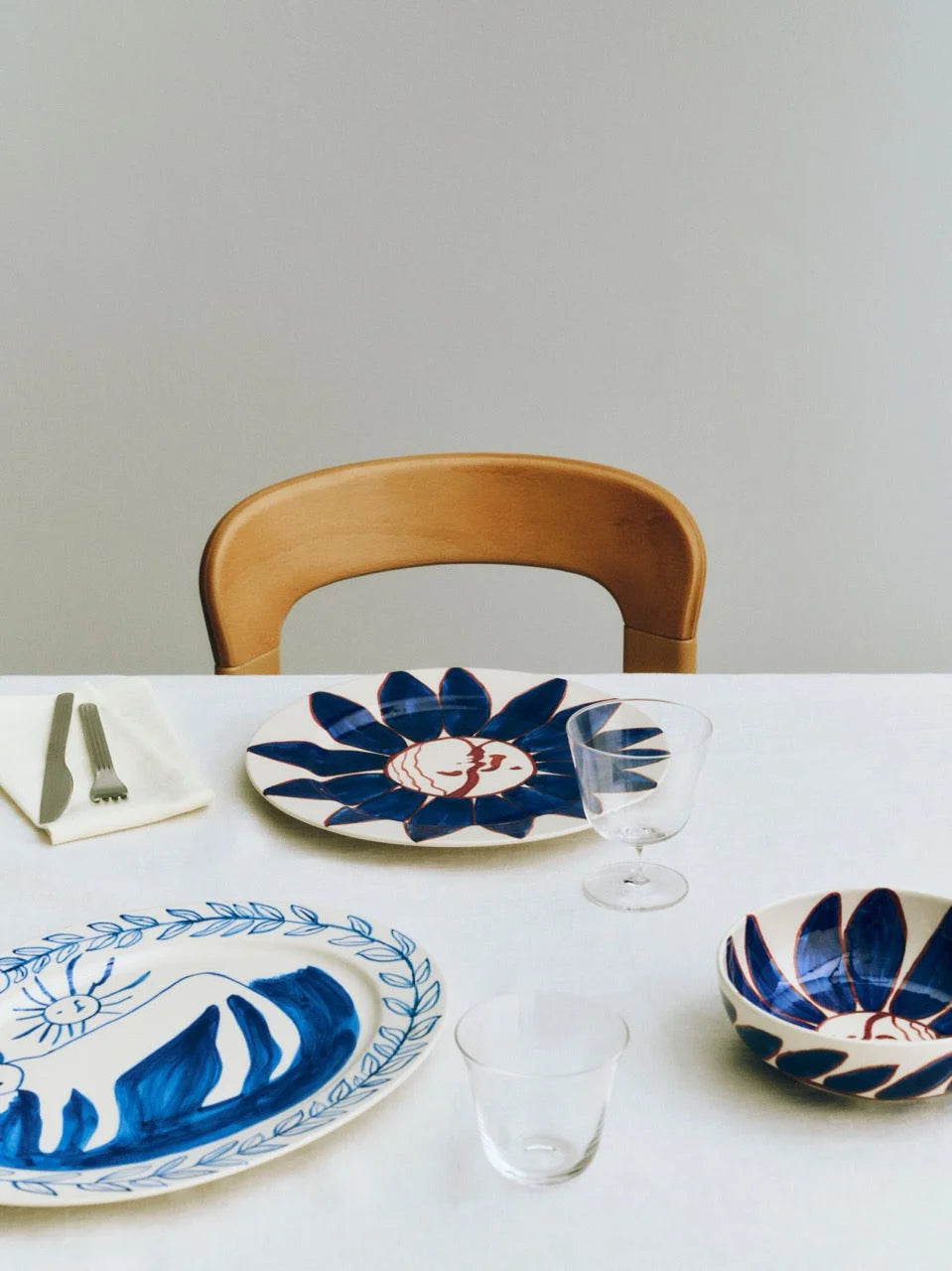 Hay Design bord La Pittura - Deep Blue Flower Ø28,5 cm