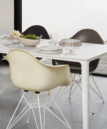 Eames Fiberglass Armchair DAR - verchroomd