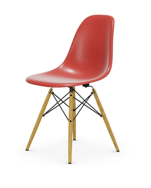 vitra Eames Fiberglass Side chair DSW - esdoorn licht onderstel - classic red