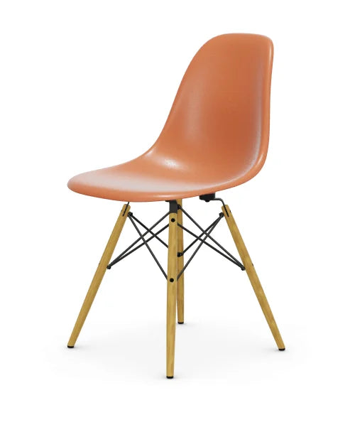 vitra Eames Fiberglass Side chair DSW - esdoorn licht onderstel - red orange