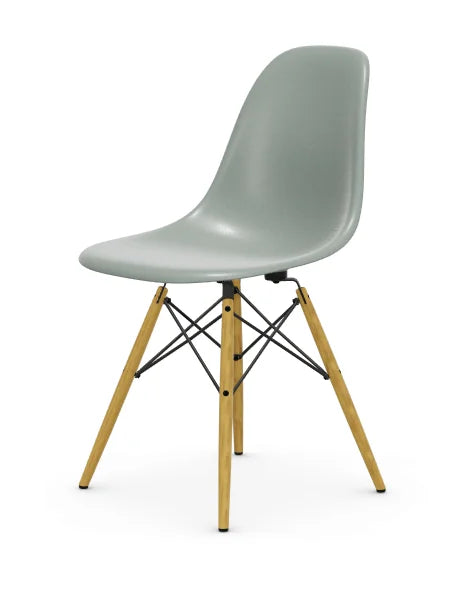 vitra Eames Fiberglass Side chair DSW - esdoorn licht onderstel - sea foam green