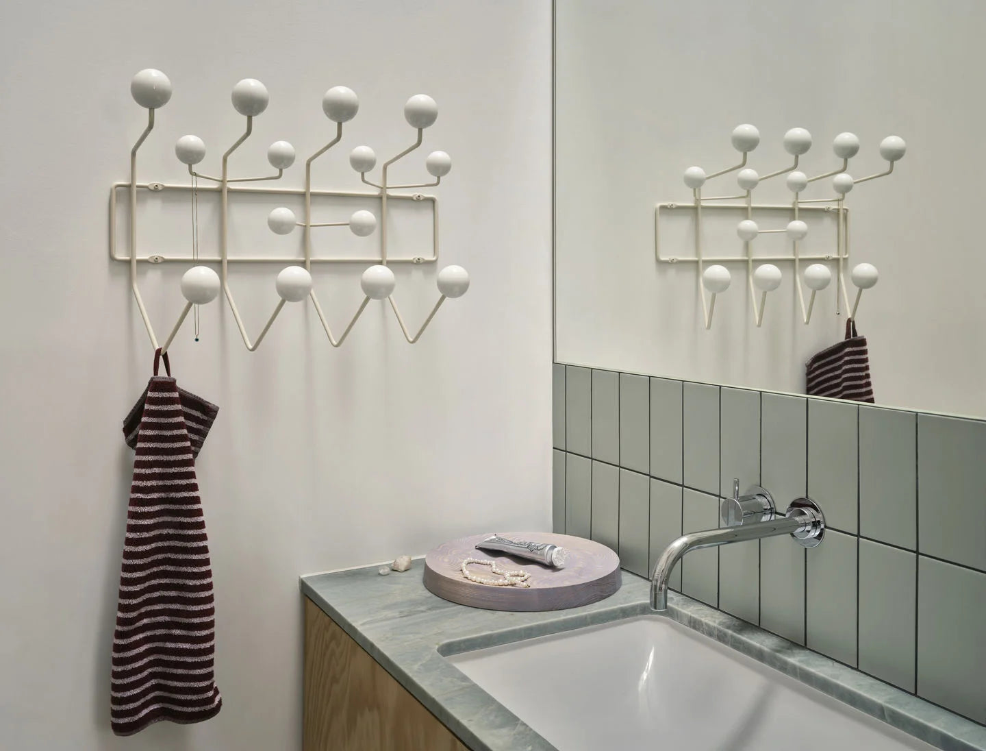 vitra Eames kapstok ’hang it all’ warm wit