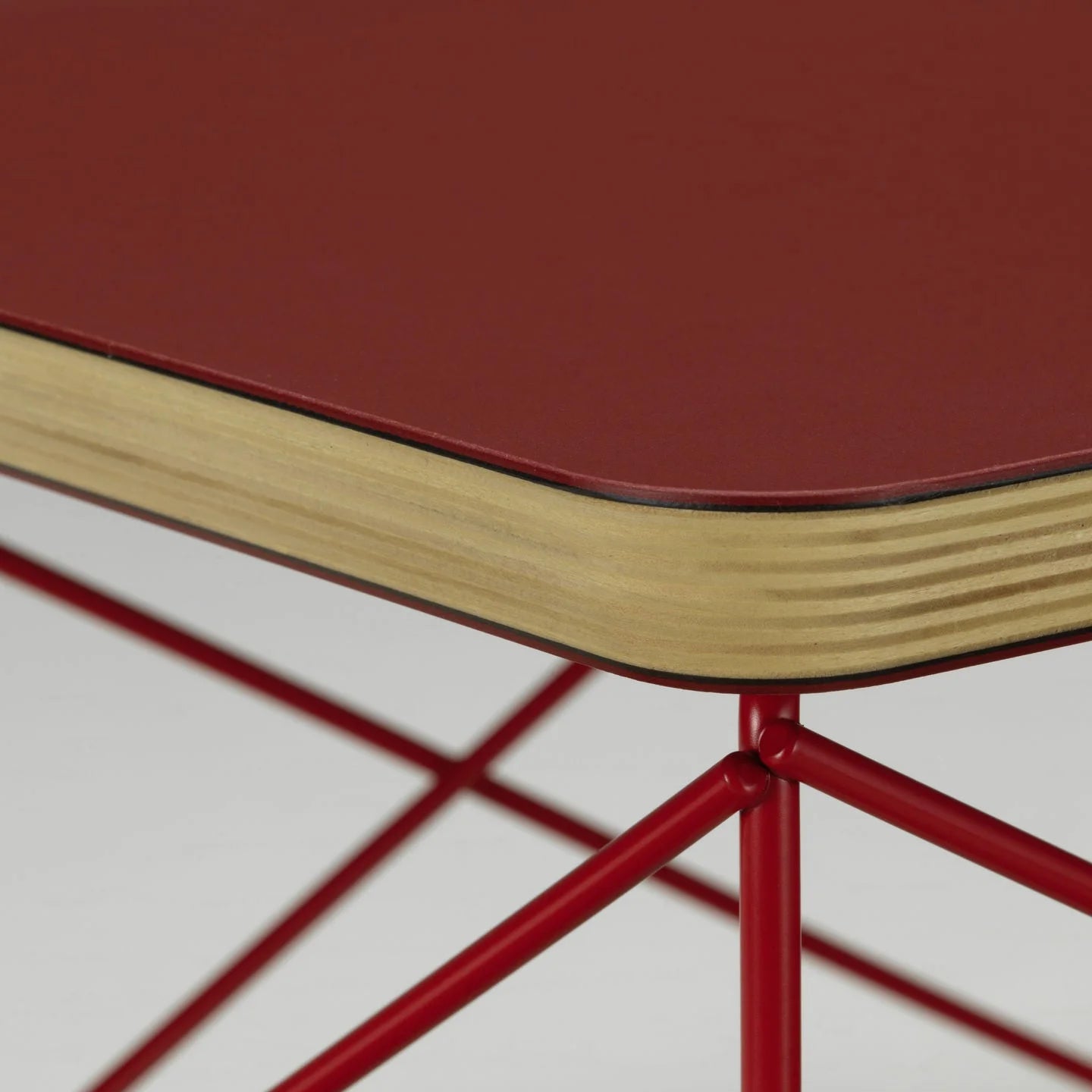 vitra Eames Occasional Table LTR linoleum Dark Brick - onderstel eames classic red - linoleum Dark Brick - onderstel